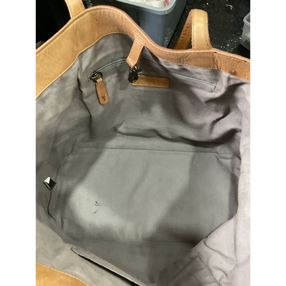 Frye Melissa Carryall Tote, leather material, beige color, BEAUTIFUL!!!! - Picture 4 of 8